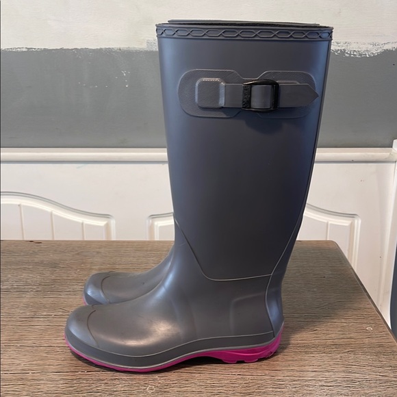 Kamik Gray and Pink Winter Rain Boots - Picture 1 of 7
